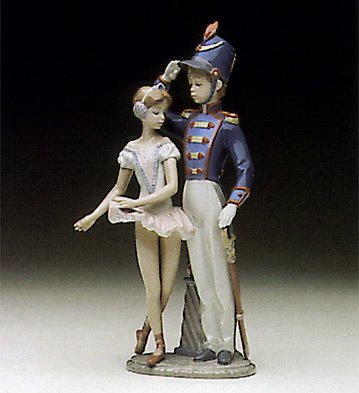 Lladro "Nutcracker Suite" 05935: Lladro "Nutcracker Suite" 05935 Issue Date 1993 Retire Date 1998 Jose Luis Alvarez 12.25 x 6 12.25 x 6, with original box