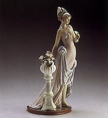 Lladro "A Touch of Class" 05377: Lladro "A Touch of Class" 05377 Issue Date 1986 Retire Date 2001 Jose Puche 15 x 6 15 x 6, with original box