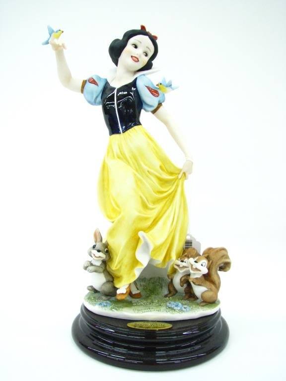 G Armani Walt Disney Sculpture, "Snow White": Giuseppe Armani Walt Disney Sculpture, "Snow White", 1830C, with original box