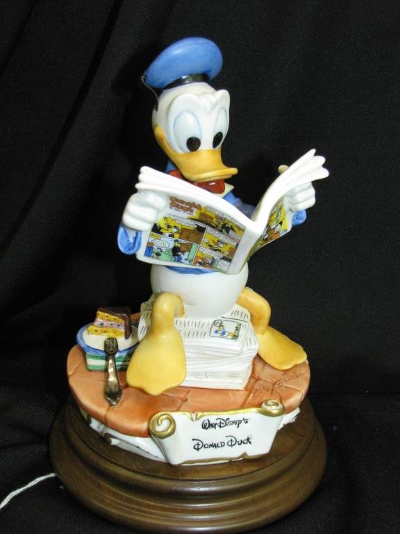 Capodimonte Laurenz, Donald Duck, LZD-6210: Capodimonte Laurenz Donald Duck by Enzo Arzenton, LZD-6210, serial #764, with original foam packaging
