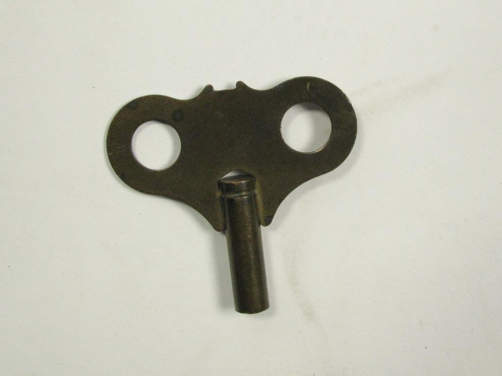 French Figural Clock and Garniture, after Moreau: French figural spelter and onyx clock and garniture, clock face inscribed "Leonide Jean, Niori", and base plate of figures marked "L'amour Arme" (after Auguste Moreau), with five light garniture, ca e