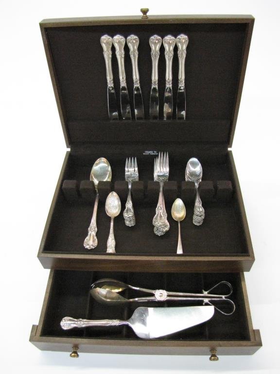 Set of Towle Sterling Flatware: A set of Towle Sterling flatware, Old Master pattern, including 9 tea spoons, 9 dinner forks, 8 salad forks, 6 table knifes, pie server, vegetable spoon; lot also includes two souvenir spoons and a pl