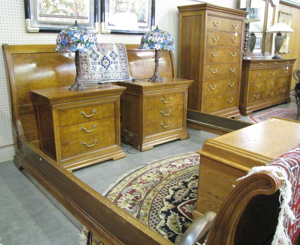 Thomasville King Size Bedroom Group: A Thomasville five piece bedroom group, including king-size sleigh bed, pair of two-drawer nightstands, six-drawer chest, and triple dresser with mirror (mirror has hidden jewelry compartment), oak wi