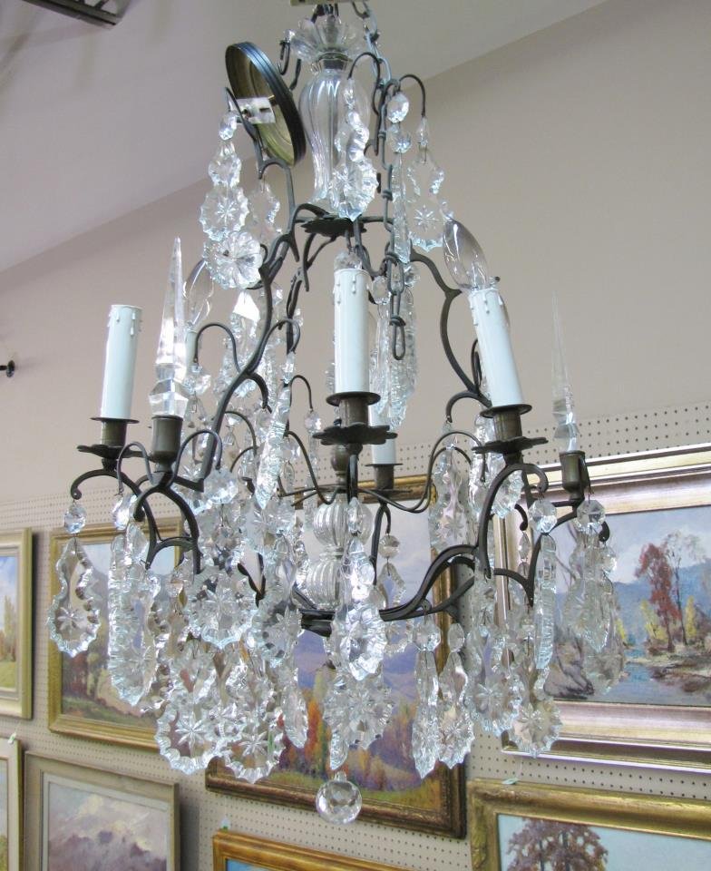 Traditional Crystal Chandelier (1 of 2)