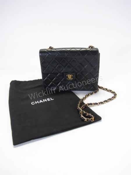 Chanel Classic Black Leather Purse (1 of 10)