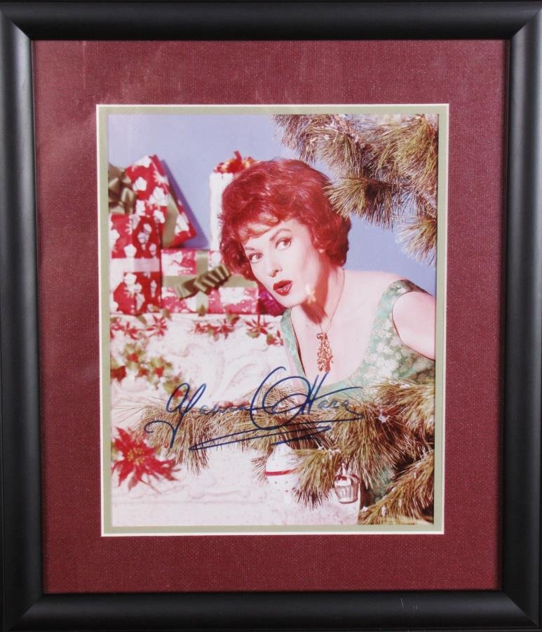 Maureen O'Hara Signed Photograph (1 of 2)