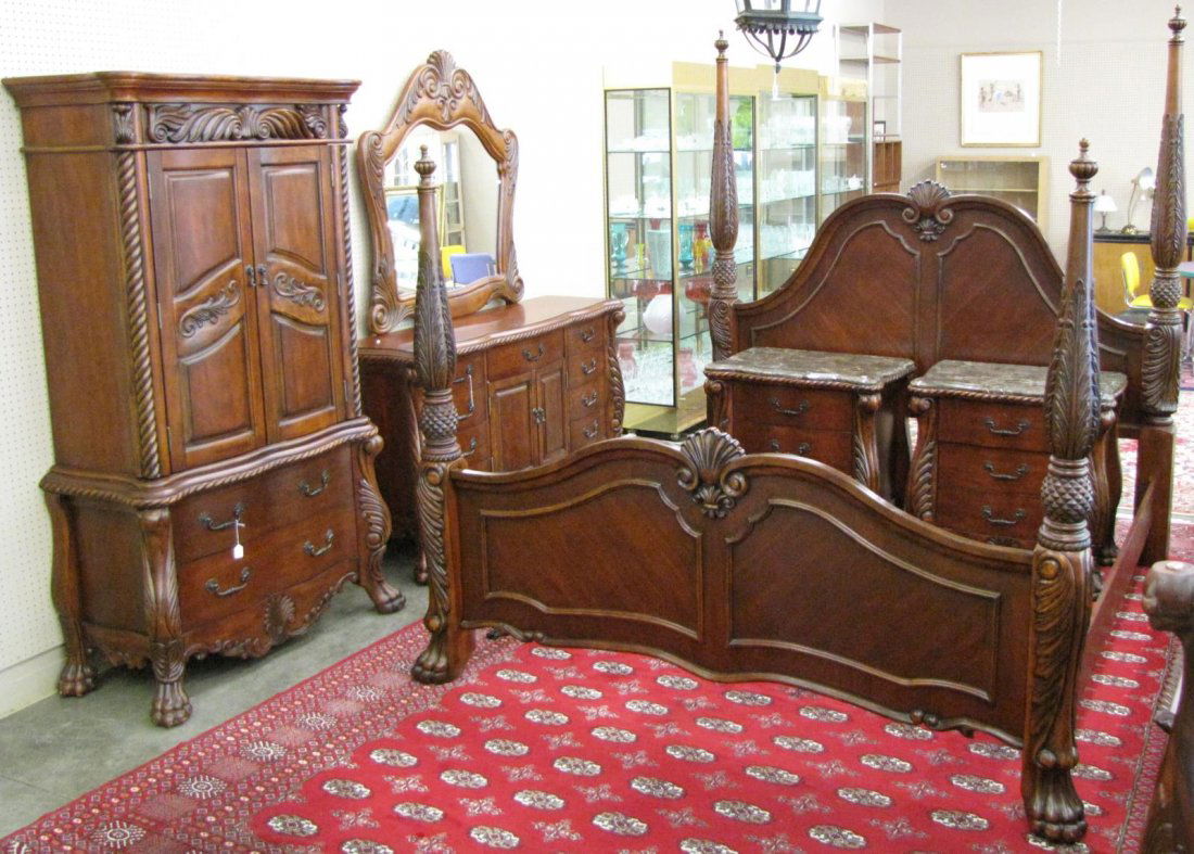 Mahogany King Size Bedroom Group (1 of 7)