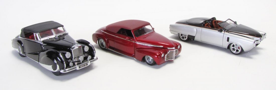 Three Danbury and Franklin Mint Die Cast Cars (1 of 4)