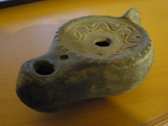 Roman oil lamp - (Free Shipping No Reserve  No Premium) (1 of 3)