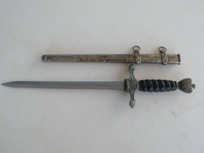 Kriegsmarine officers dagger. - WW2 (1 of 7)