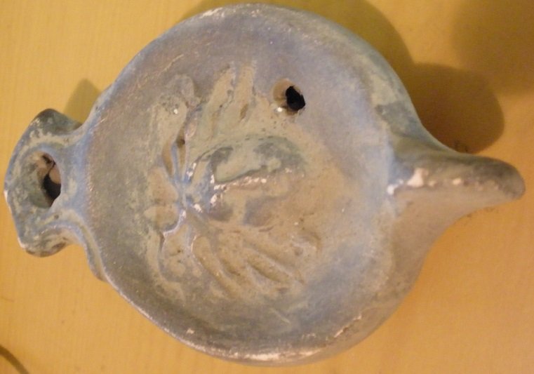 Roman oil lamp - (Free Shipping No Reserve No Premium) (1 of 3)