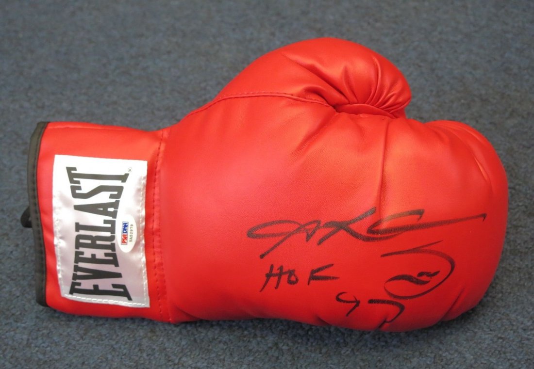 Sugar Ray Leonard Signed Glove - PSA/DNA (1 of 3)