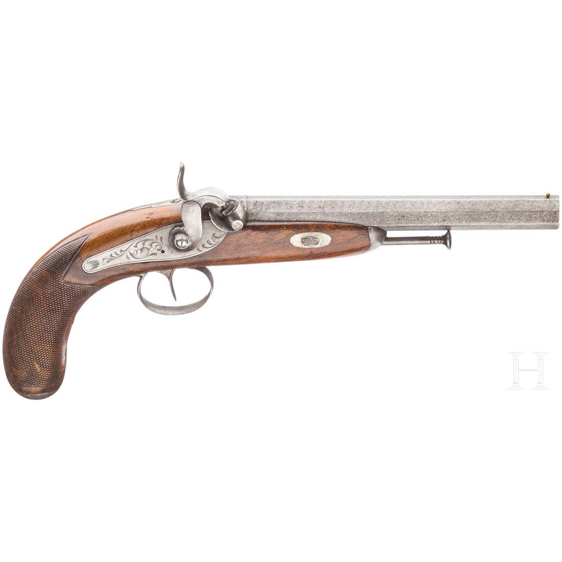 A percussion pistol, Liege, ca. 1840: Rosendamastlauf im Kaliber 12 mm. RÃ¼ckliegendes, mit Rocaillen graviertes Perkussionsschloss. ELG/Stern Beschuss. Nussholzschaft mit gewaffeltem Kolben und gravierter Eisengarnitur, im Knauf klappb