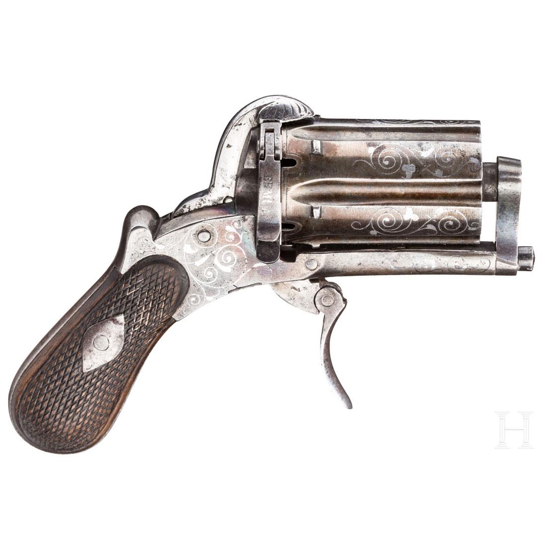 a silver inlaid pinfire pepperbox, Belgium, ca. 1870: Kal. 7 mm Stiftfeuer, Nr. ohne Nr., SechsschÃ¼ssige, geflutete Trommel, LÃ¤nge 43 mm. Klappabzug. Trommel und Rahmen mit feinem, silbereingelegtem Rankendekor, seitliche Ladeklappe. Hinter der Tro