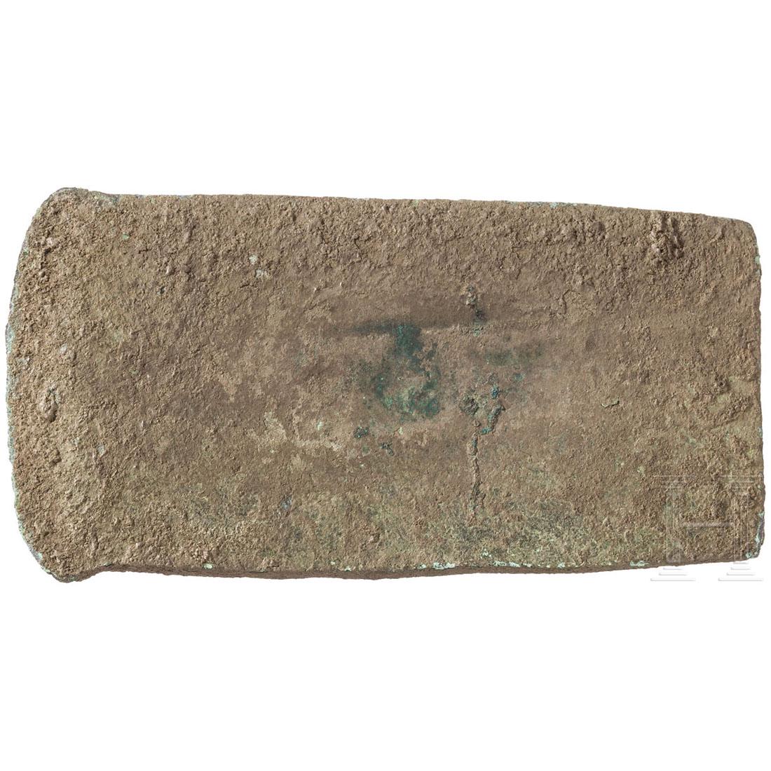 A Late Neolithic - Early Copper Age axe of the: Large, flat copper axe of the VinÄa-type with almost rectangular shape and thin blade. Excellent condition. With green patina and sintering. Length 15.7 cm. Width 8-8,2 cm. Provenance: From a private