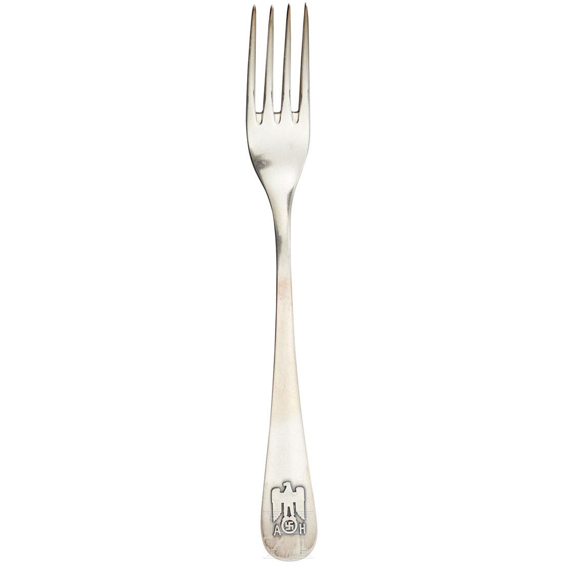 Adolf Hitler - a Dinner Fork from his Personal Silver: So called "informal pattern" with raised national eagle and the initials "AH" on the handle. Reverse stamped "800" next to crescent, crown and eagle. Length ca. 21 cm. Achtung - Versand aus den USA Zu