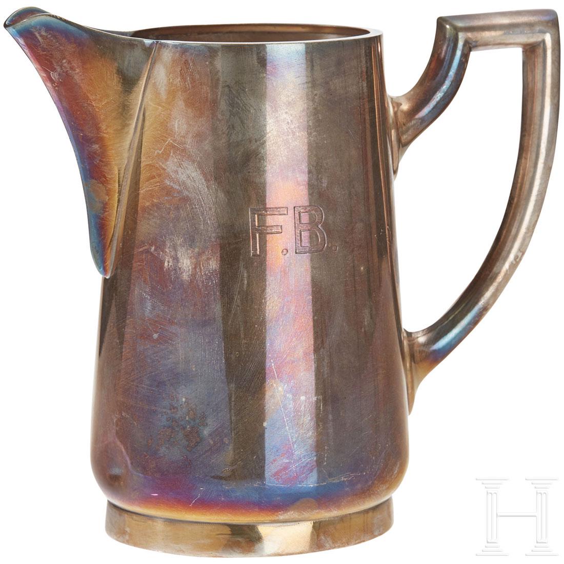 FÃ¼hrerbau - a Water Pitcher from Table Service: The front with the initials "F.B.". On the bottom manufacturer's stamp "Hutschenreuter", "100 Ltr." and "20". Height ca. 17 cm. Achtung - Versand aus den USA Zustand: II