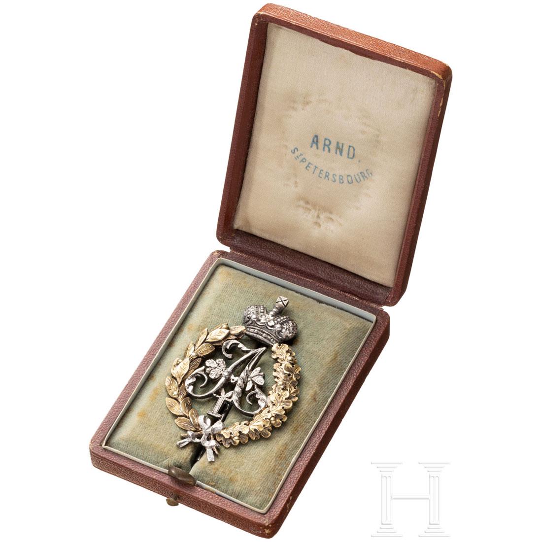 A Russian badge for soldiers who had already served: Part-gilt silver. The badge was established on 12th December 1877. Dimensions 63 x 42 mm. Weight 28 g. Complete with original case, on the lid the maker's inscription "Arnd St. Petersburg". Dimensions