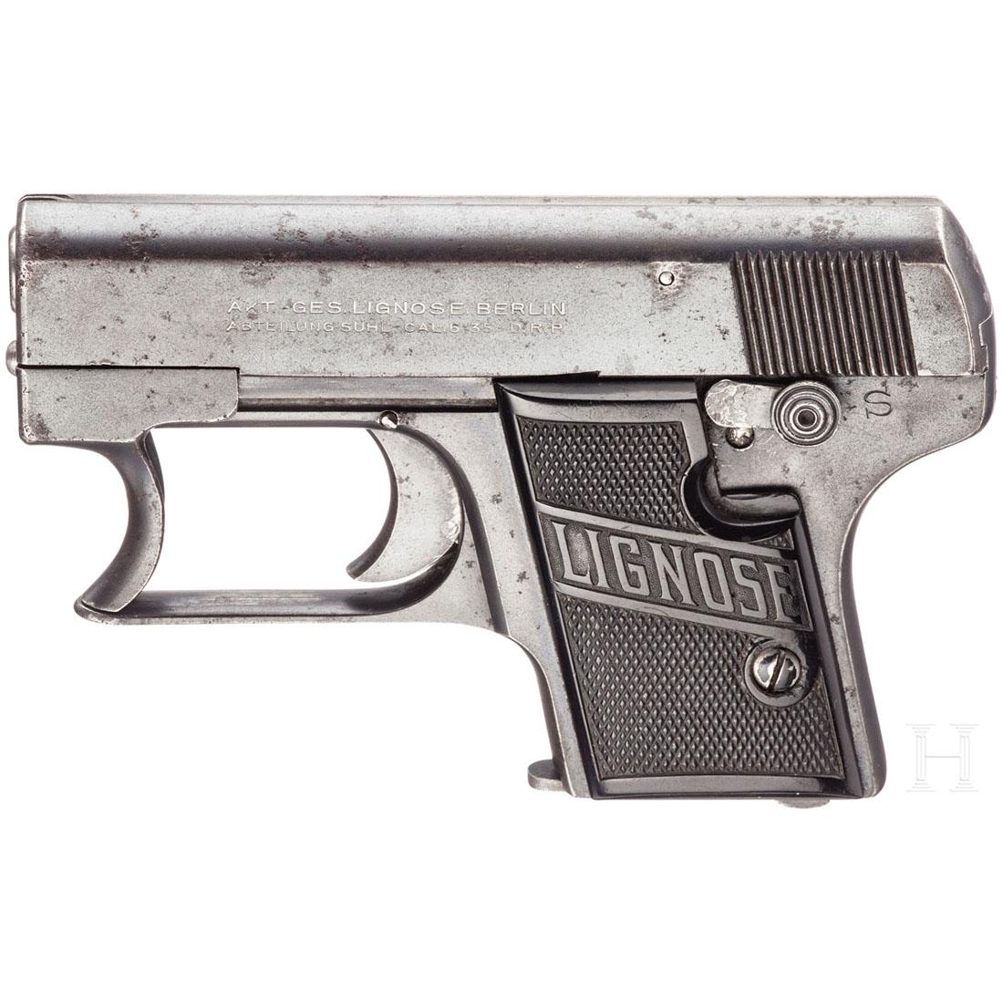 Lignose Einhandpistole Mod. 2 A, mit Tasche: Kal. 6,35 mm Brown., Nr. 27447, Nummerngleich. Fast blanker Lauf. SechsschÃ¼ssig. Beschuss Krone/N. Signalstift. Links am Verschluss zweizeilig Firmierung und Kaliber. Originale BrÃ¼nierung partie