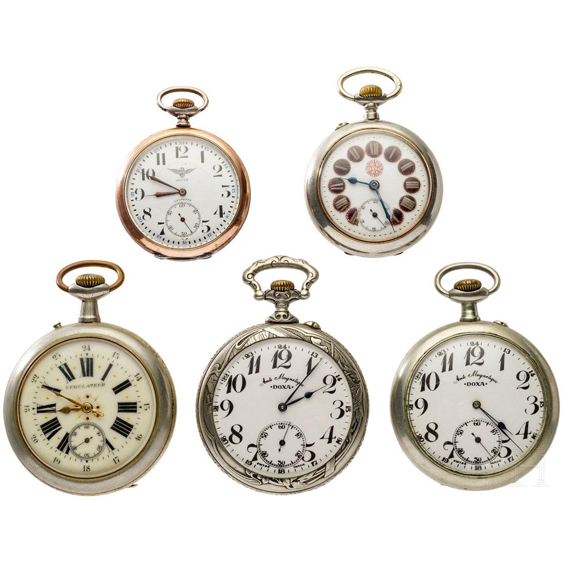 Five pocket watches - "railroad watches": Various makers and models, manual winding. Diameters ca. 55 to 69 mm. Defective or in need of cleaning. Zustand:II - III