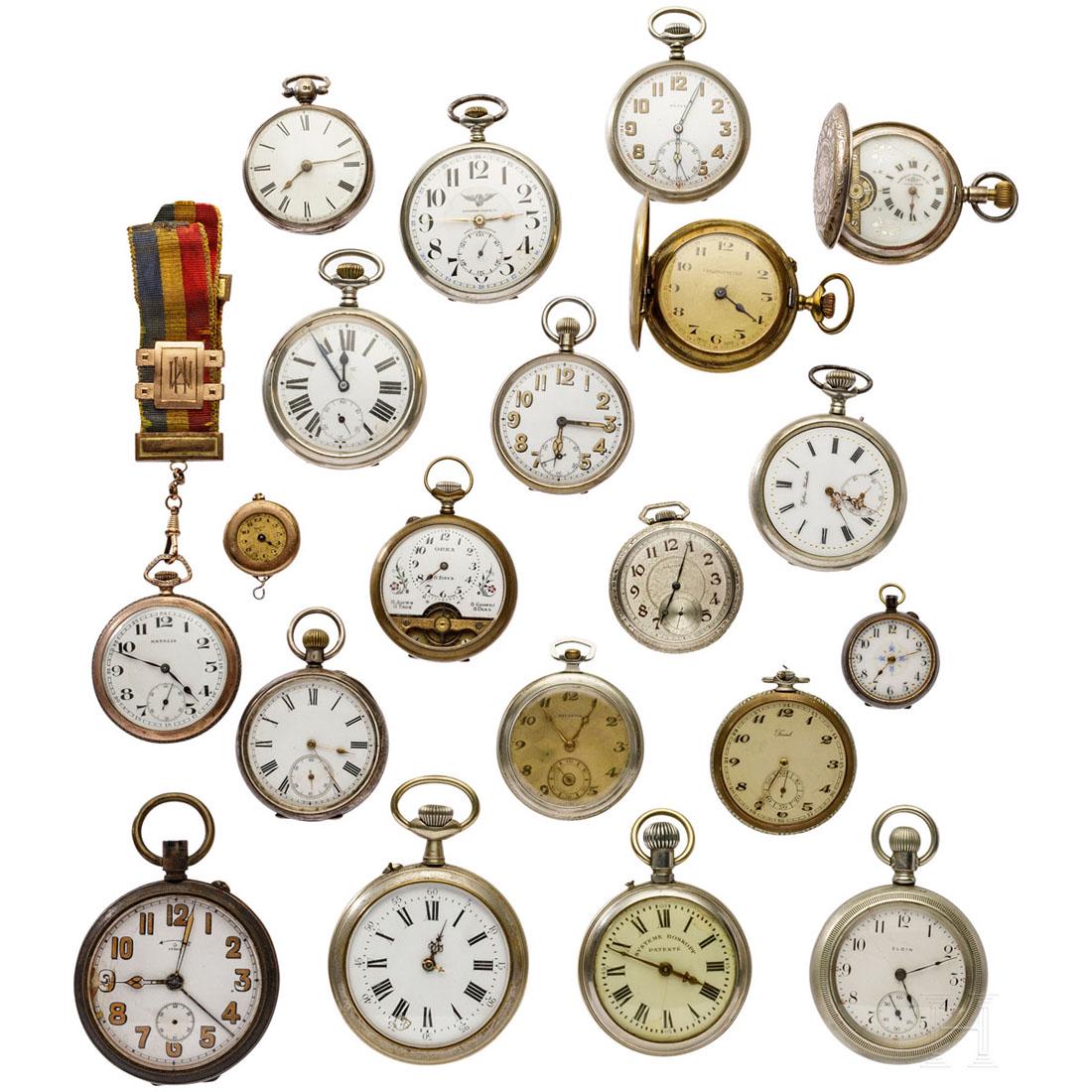 20 pocket watches: Various makers and models, winding by hand or with key. Diameters ca. 25 to 67 mm. Defective or in need of cleaning. Partly damaged or incomplete. Zustand:III +