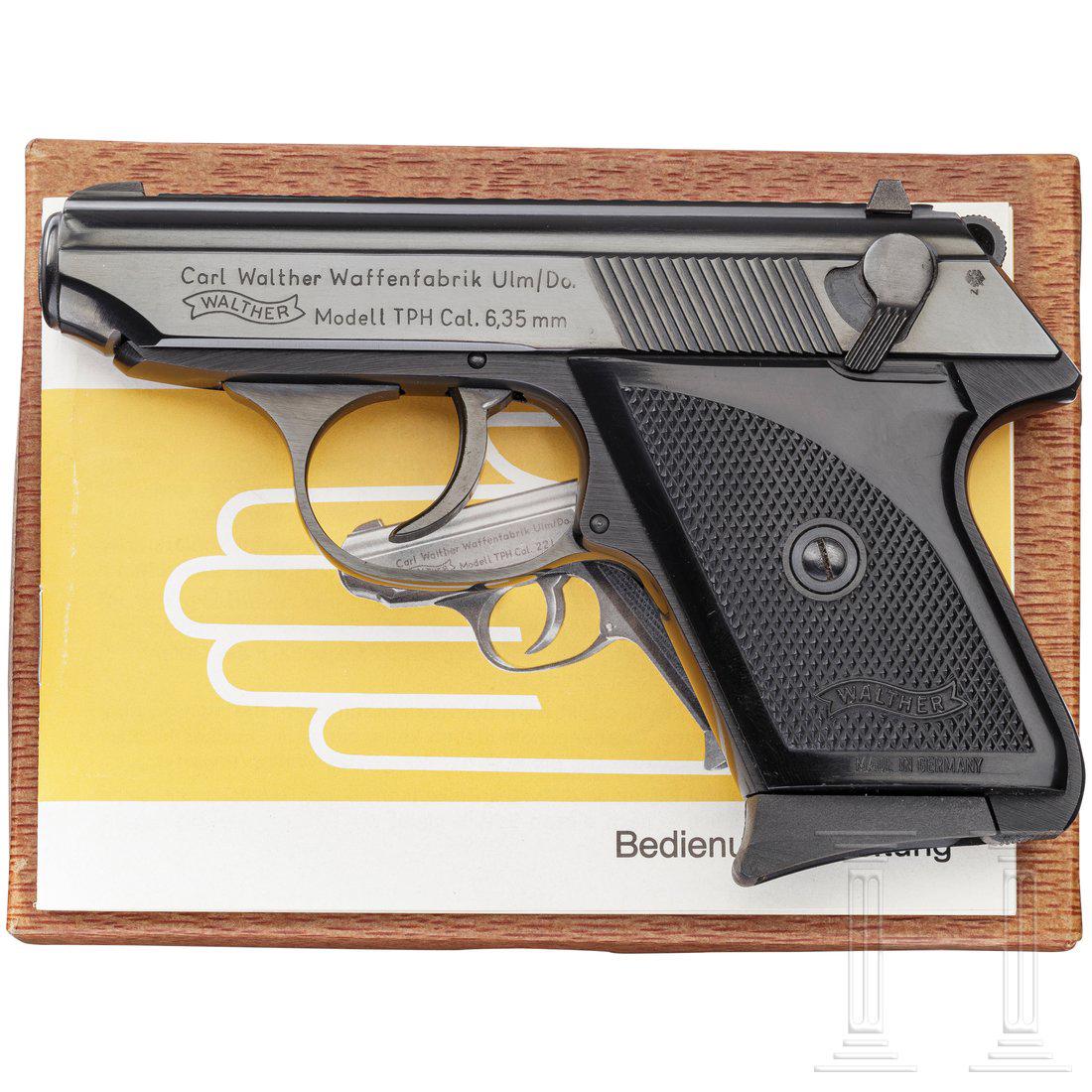 A Walther Mod. TPH, new in box: Kal. 6,35 mm Brown., Nr. 250950, Blanker Lauf. SechsschÃ¼ssig. Beschuss 1969. Kontrastvisier. Zweizeilige Standardbeschriftung. DuralgriffstÃ¼ck. VollstÃ¤ndige, originale HochglanzbrÃ¼nierung 