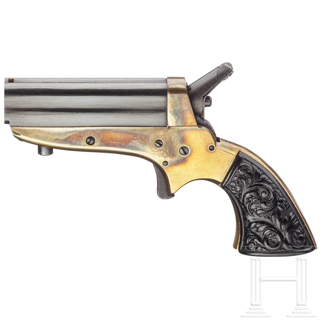 Sharps New Derringer, Uberti, mit Holster: Kal. .22 short, Nr. 15420, BrÃ¼niertes, blankes, vierlÃ¤ufiges LaufbÃ¼ndel, gemarkt "New Derringer 22 Short". GriffstÃ¼ck Messing, rechts Uberti-Firmierung. Schwarze, verschnittene Kunststoffg