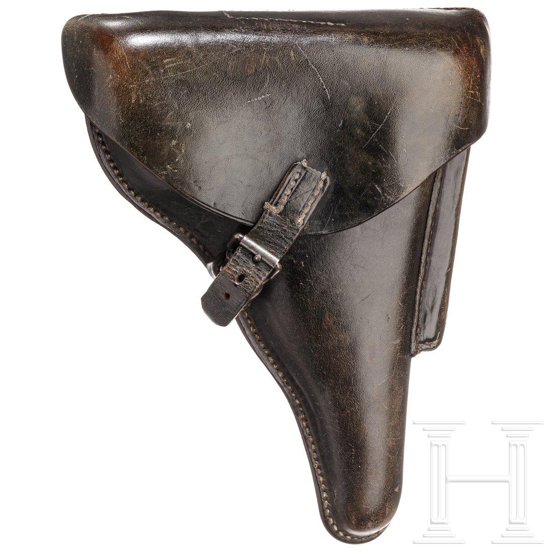 Tasche zur Pistole 08, Wehrmacht: Aus krÃ¤ftigem, schwarzen Rindsleder, Vorderseite mit Tragespuren. Hersteller "Ryffel & Borns / Hannover / 1936", Abnahme Adler/WaA330. NÃ¤hte und Zugriemen in Ordnung. Condition: II