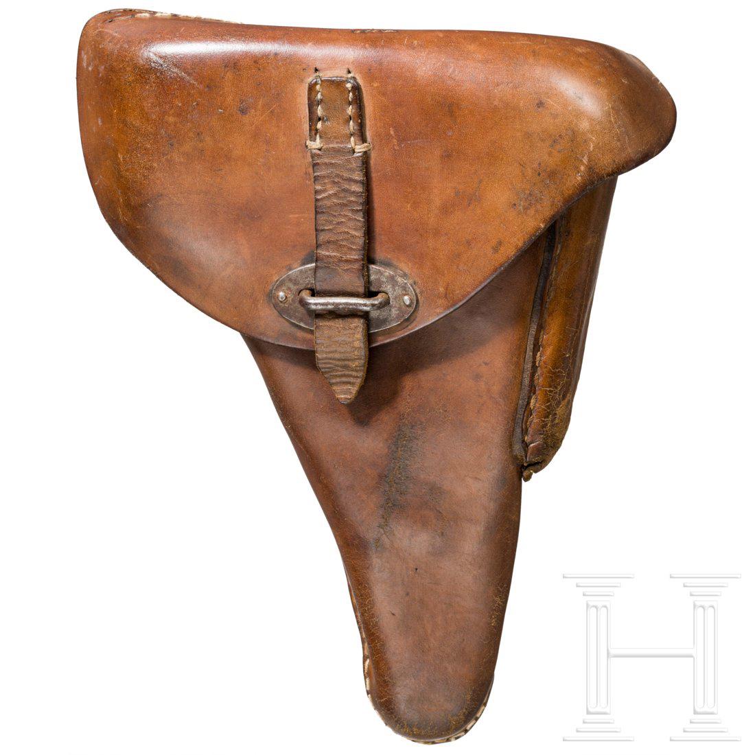 Tasche zur P 38 - 2. Weltkrieg: Hellbraunes Leder. RÃ¼ckseite gestempelt "P.38 - 1944 - 2" und undeutliche "WaA" Abnahme. Einige NÃ¤hte locker, Alters- und Tragespuren. Condition: II