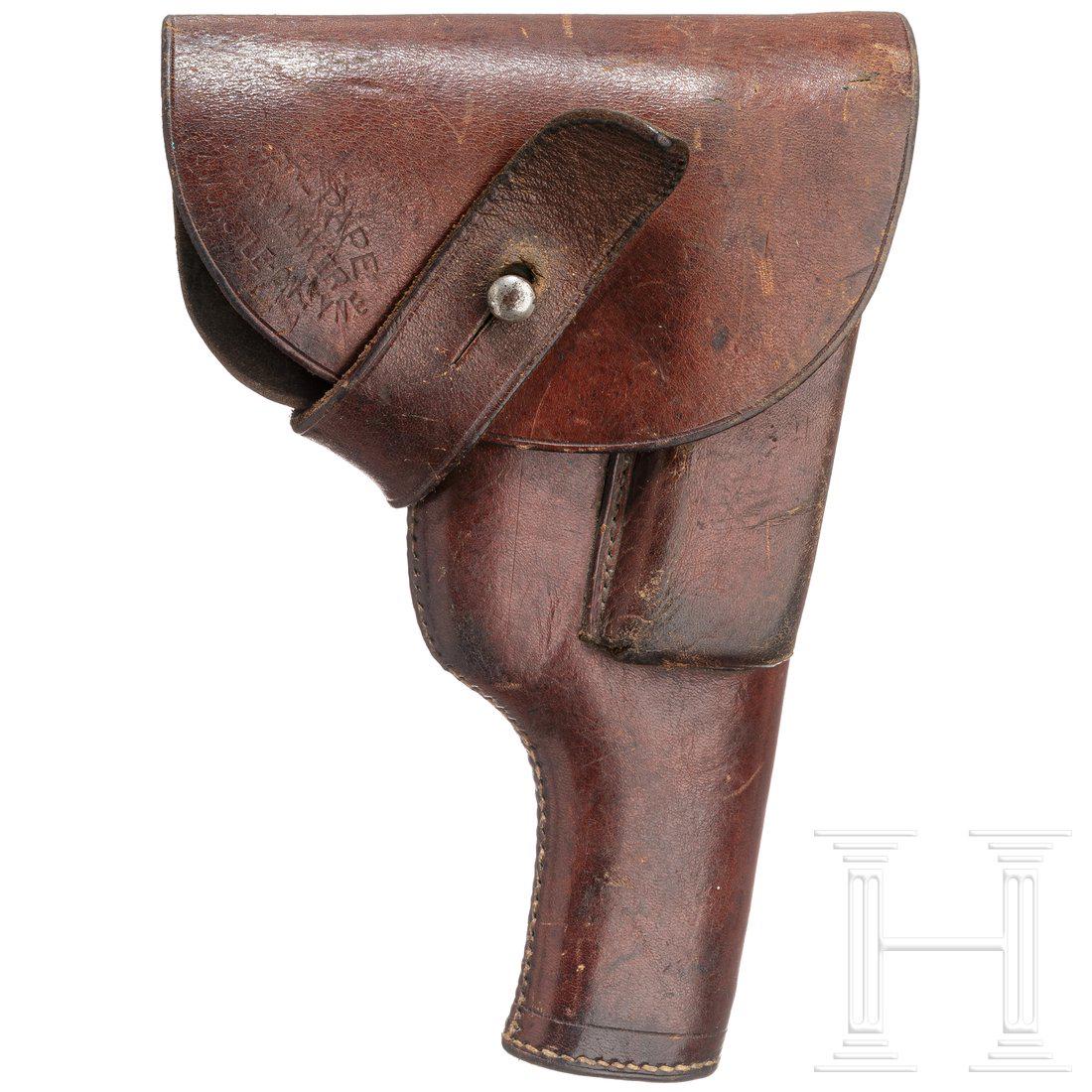 Tasche zur Colt Mod. 1903: Aus krÃ¤ftigem, dunkelbraunem Rindsleder. Am Deckel gemarkt "R. Pape / Gun Maker / Newcastle on Tyne". NÃ¤hte in Ordnung. Gebrauchsspuren. Condition: II