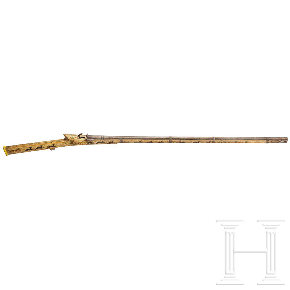 An Indian matchlock gun, 19th century: Glatter Achtkantlauf mit kanonierter MÃ¼ndung im Kaliber 16 mm, einfache Standkimme, Baluster Ã¼ber der Kammer, Standkimme. Ãœber der Kammer Arsenalstempel â€žJPR/EXR/2/9042â€œ. Seitlich