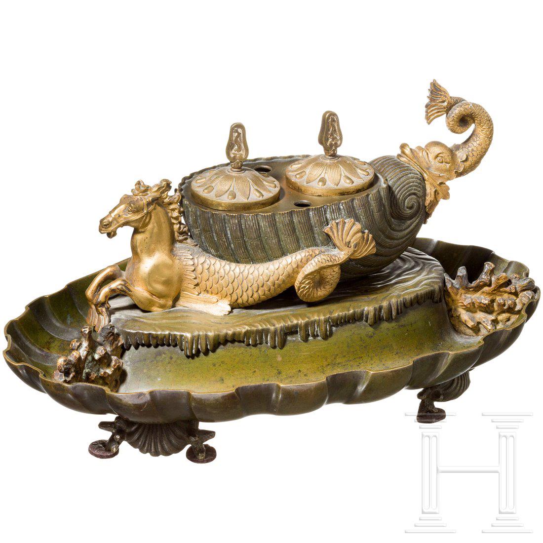 An Italian neoclassical gilded and green patinated: Freistellbarer, fein modellierter Bronzeguss, dunkelgrÃ¼n patiniert, teils vergoldet und teilweise ziseliert. In Form einer groÃŸen, quer liegenden Muschelschale Ã¼ber drei muschelfÃ¶rmigen F�