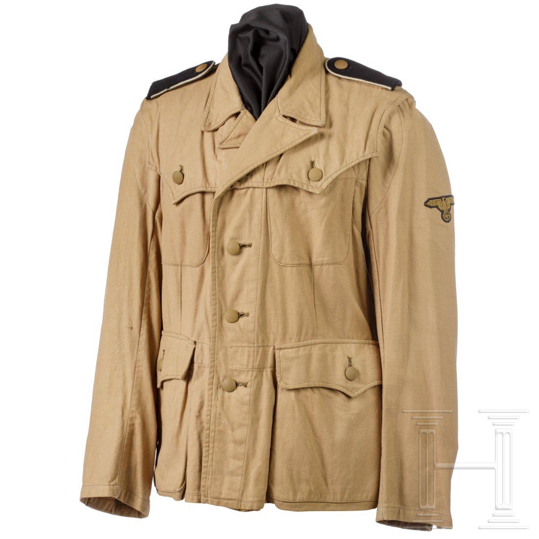 A tropical fieldjacket for the Waffen-SS, so-called: KammerstÃ¼ck aus sandfarbenem BaumwollkÃ¶per mit sandfarbenen GlasknÃ¶pfen an Ringbefestigung, ungefÃ¼ttert mit codierter Hersteller- und GrÃ¶ÃŸenstempelung. NachvernÃ¤hter, goldbraun ge