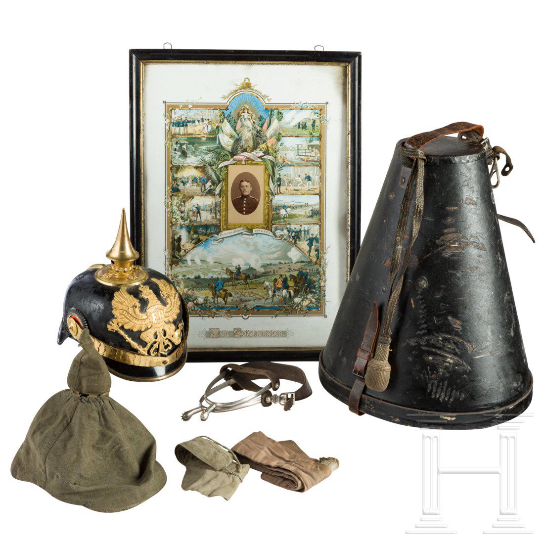 An estate of a Prussian infantry officer, circa 1910: Gut erhaltener Helm fÃ¼r Offiziere der FuÃŸtruppen mit schwarz lackierter Lederglocke (berieben) und vergoldeten MessingbeschlÃ¤gen, verschraubtes Adleremblem mit Vaterlandsbandeau, Teller mit v