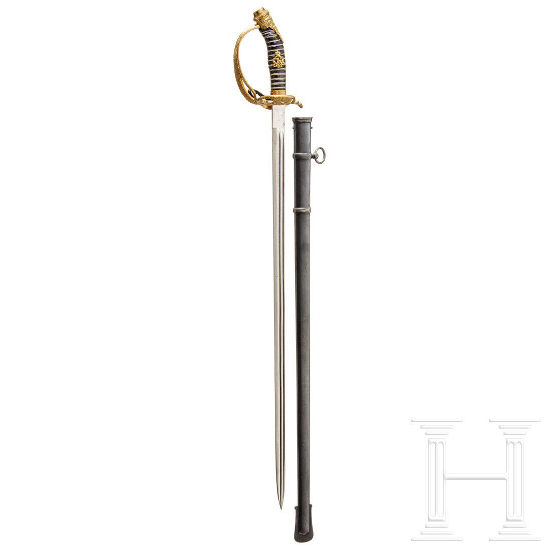 A sword M 1889 for infantry officers, circa 1905: Vernickelte, beidseitig doppelt gekehlte RÃ¼ckenklinge ohne Hersteller. Vergoldetes Tombak-BÃ¼gelgefÃ¤ÃŸ mit durchbrochen gearbeitetem Klappstichblatt, darauf der bekrÃ¶nte Adler mit "WRII",
