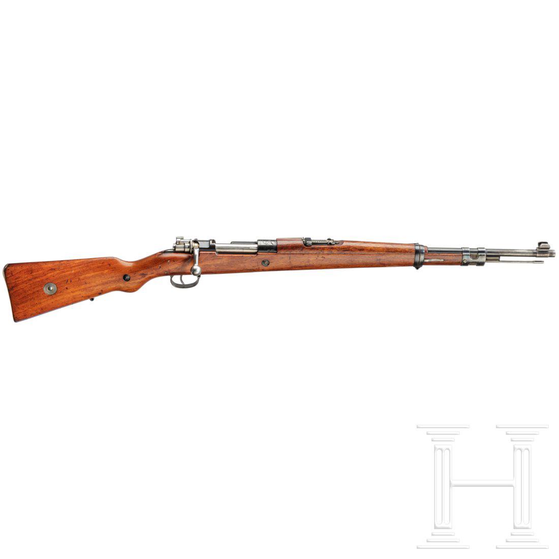 An M 1935 carbine for Chile ("Carabineros") by Mauser: Kal. 7x57, Nr. 2939, nummerngleich. Blanker Lauf. FÃ¼nfschÃ¼ssig. Beschuss Krone/BUGN. Visier skaliert 1 - 14. HÃ¼lsenkopf mit gekreuzten Karabinern und Umschrift "Chile Orden y Patria / Modelo 