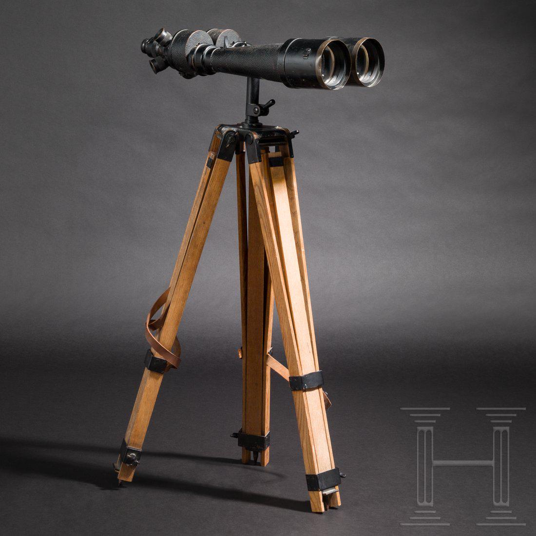Carl Zeiss Jena â€“ turret binoculars "Asembi", D.F.: Body lacquered in black and covered with leather with white inscriptions "Carl Zeiss Jena", "D.F. 12,20,40 x 80" and serial number "9696", the eyepiece turret with locking lever and indications of mag