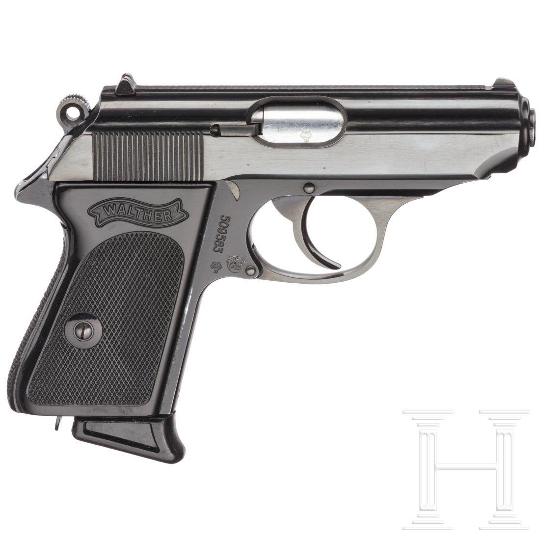 Walther PPK-L, im Karton, Polizei Westberlin / Polizei: Cal. 7,65 mm, SN. 509583. Kal. 7,65 mm, Nr. 509583. Blanker Lauf. SiebenschÃ¼ssig. Dt. Beschuss. Standardbeschriftung. Rechts am GriffstÃ¼ck neben der S/N inventarisiert mit Polizeistern, der sog.
