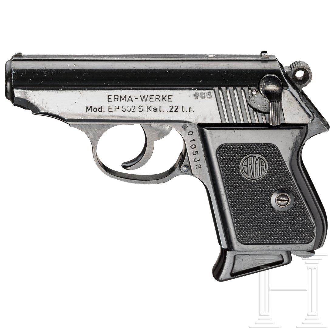 Erma Mod. EP 552 S: Cal. .22 l.r., SN. 010532. Kal. .22 l.r., Nr. 010532. Blanker Lauf. SiebenschÃ¼ssig. Dt. Beschuss. Verschluss beschriftet "Erma Werke / Mod. EP 552 S Kal. .22 l.r.". Originale, schwarze Beschichtung