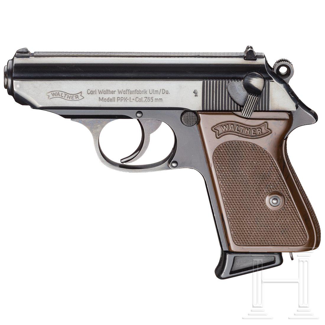 Walther PPK-L, Ulm: Cal. 7,65 mm, SN. 516013. Kal. 7,65 mm, Nr. 516013. Blanker Lauf. SiebenschÃ¼ssig. Dt. Beschuss. Standardbeschriftung. DuralgriffstÃ¼ck. Originale BrÃ¼nierung mit Tragespur rechts vorne am Versc