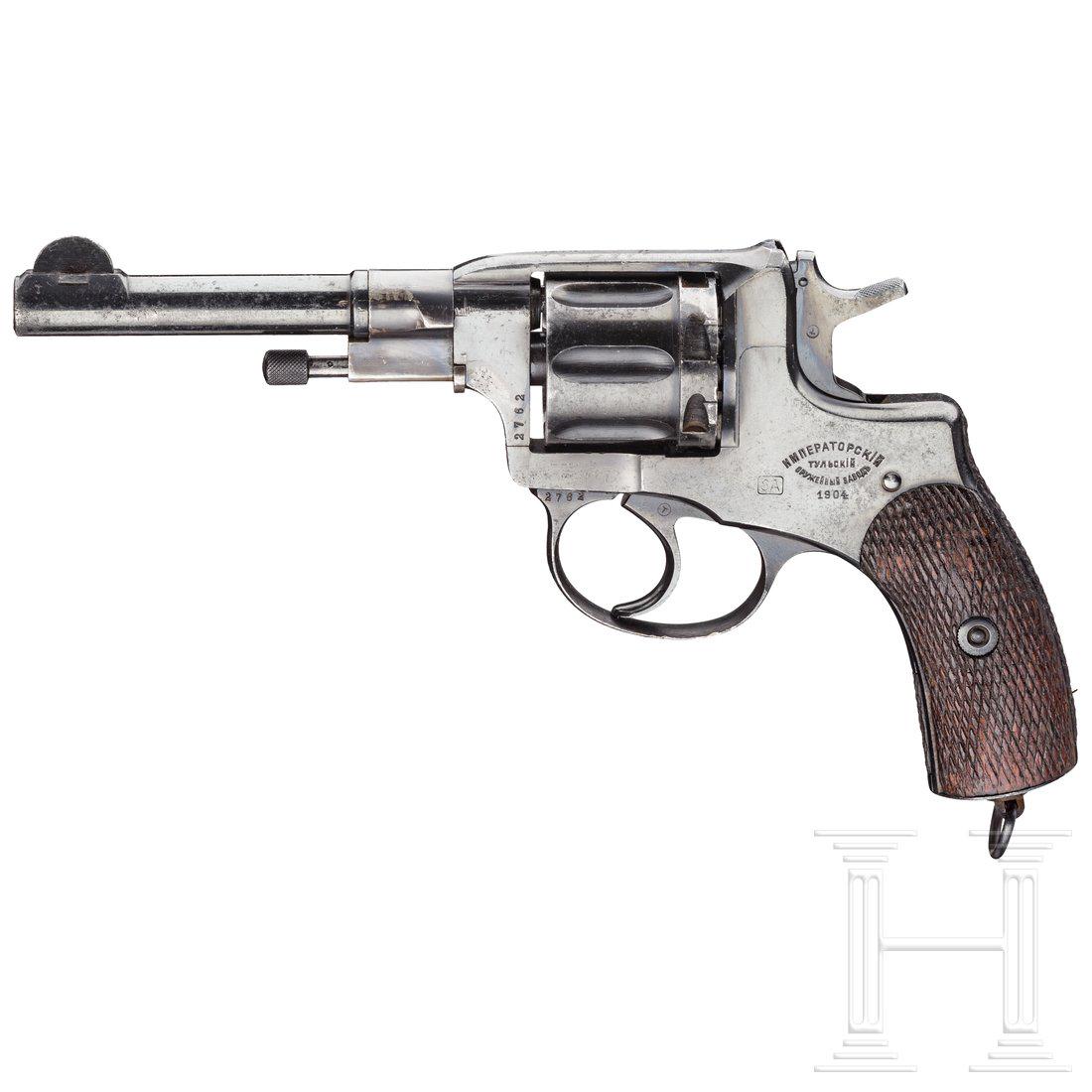 Nagant Mod. 1895: Cal. 7,62 Nagant, SN. 2762. Kal. 7,62 Nagant, Nr. 2762. Nummerngleich. Blanker Lauf. SiebenschÃ¼ssig. Double Action. Schlossplatte in Kyrilliza "Kaiserlich Tulaer Waffen Manufaktur 1904", links dane