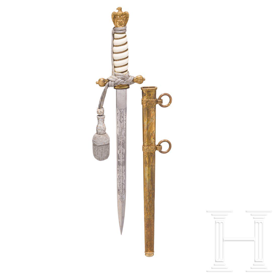 A navy officers dagger M 38 made by HÃ¶ller in Solingen: Klinge mit beidseitigen maritimen ZierÃ¤tzungen und quartseitig geÃ¤tztem Hersteller-Logo. Vergoldeter Adlerknauf und Parierstange mit Arretierknopf, weiÃŸer Zelluloidgriff mit Drahtwicklung, si