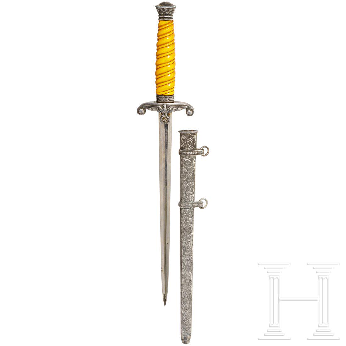 A miniature/letter opener of a German army officers: Zerlegbare AusfÃ¼hrung. Vernickelte Klinge (kleine Fehlstellen) mit punziertem Dreizacklogo (WÃ¼sthoff?). Versilberte Parierstange und Knauf, orangefarbener Kunststoffgriff. Versilberte Scheide. L