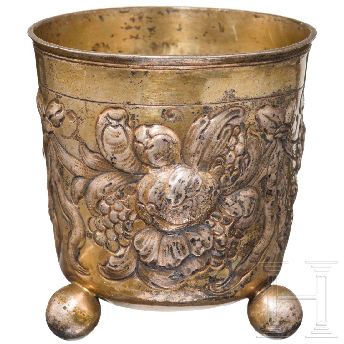 A Nuremberg silver cup with ball feet, circa 1690 (1 of 4)