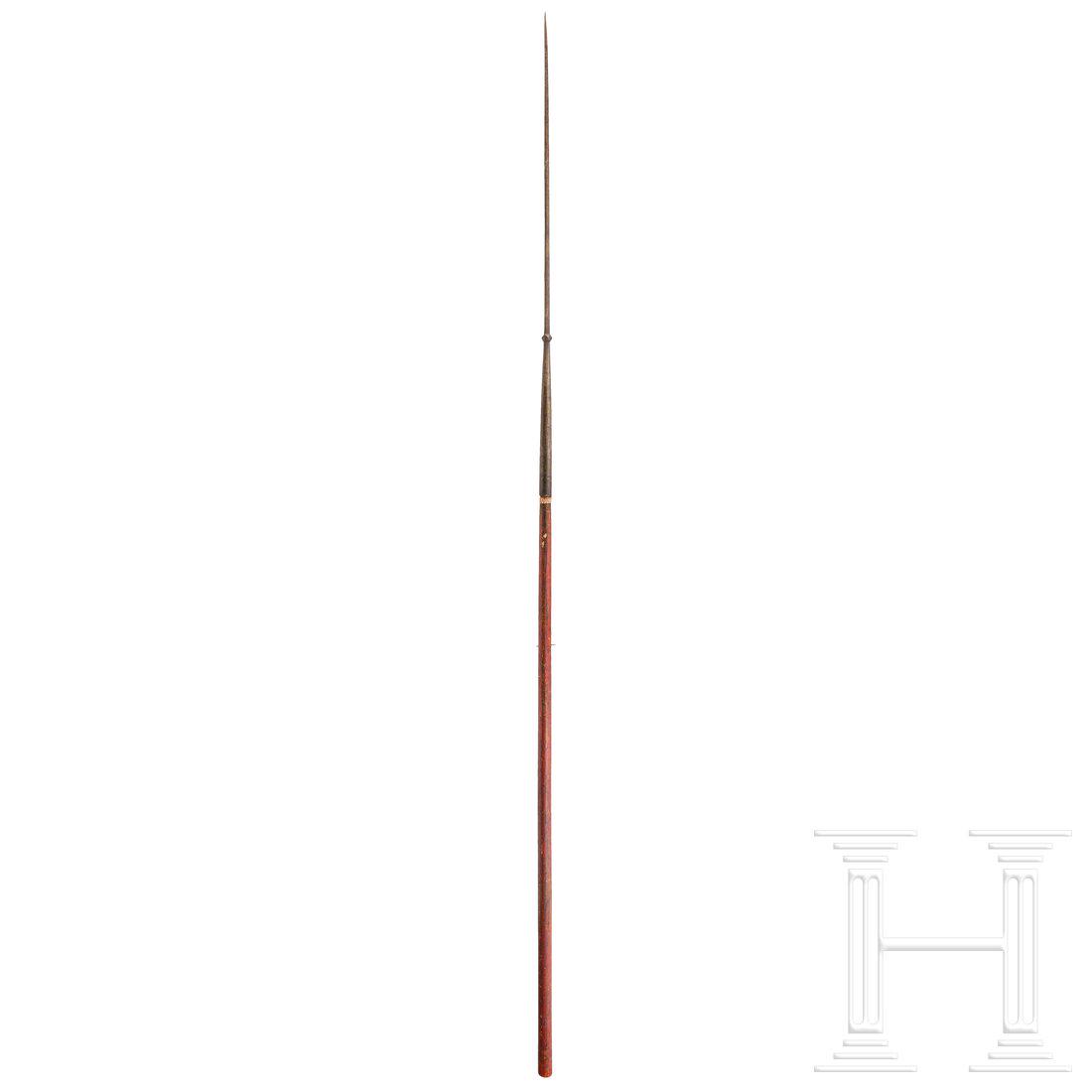 AhlspieÃŸ, deutsch, 15. Jhdt.: Schlanke Vierkant-StoÃŸspitze, im Ãœbergang zur TÃ¼lle facettierter Baluster. Seitlich am Klingenansatz alte Inventarnummer in weiÃŸlicher Lackfarbe. Achtkantige, in rund Ã¼bergehende, konis