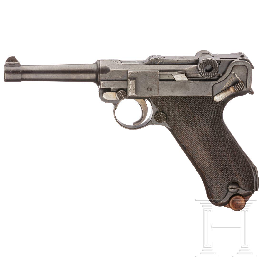 Parabellum DWM 1906, Russland: Cal. 9 mm Luger, SN. 1208s, Nummerngleich gemacht. Lauf leicht matt und ausgeschossen. Aus Teilen zusammengesetzt: nur GabelstÃ¼ck mit den gekreuzten Gewehren Mosin-Nagant original, Vordergelenk mit