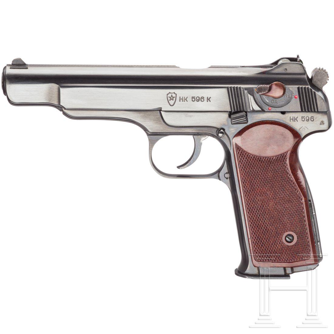 A Stechkin APS full automatic pistol, in presentation: Cal. 9 mm Mak., SN. HK 596K, Matching numbers. Bright bore, hard chrome-plated barrel, length 140 mm. Magazine for 20 rounds. Certificate of proof mark absence for collectors. Turning sight scaled 25-