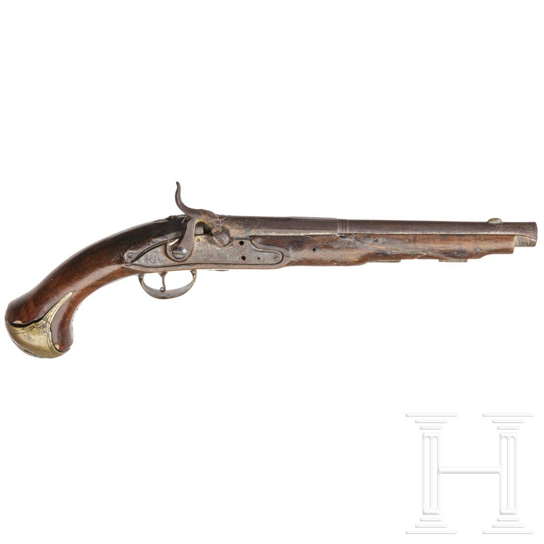 A percussion pistol, Germany, ca. 1730: Runder, profilierter und glatter Lauf im Kaliber 13 mm, aptiertes Perkussionsschloss (defekt), Schlossblech signiert "NEUMAN (?)". Vollschaft (Risse) mit gravierter Messinggarnitur, Ladestock fehlt. E