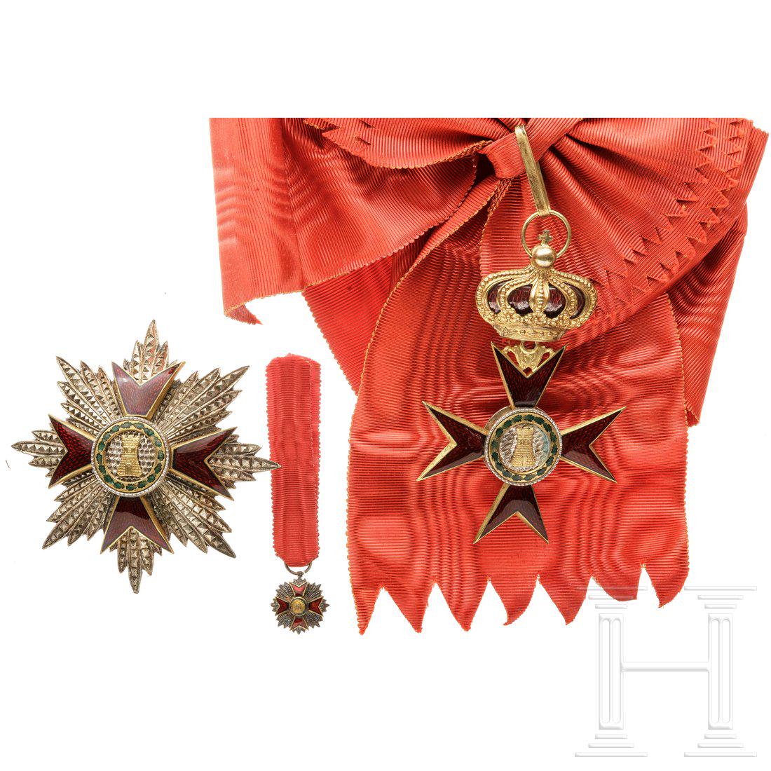Italy - Ordine di Alfonso IX â€“ a Grand Cross Set,: Brilliantierter silberner Bruststern mit aufgelegtem roten Emaillekreuz, im Medaillon ein aufgelegter reliefierter Turm aus Buntmetall, Breite 82 mm, Gewicht 65 g. Dazu an SchÃ¤rpe ein rot emaillier