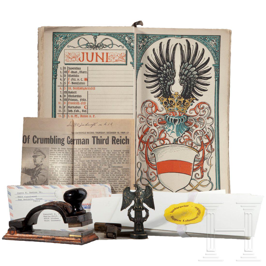 Hasso von Manteuffel (1897 - 1978) - Petschaft,: Bronzenes Petschaft aus der Zeit des Ersten Weltkrieges in Form eines stehenden Adlers auf SÃ¤ule mit Lorbeerkranz und Miniatur des EK 1914, im Boden geschnittene SiegelflÃ¤che mit dem Familienwap